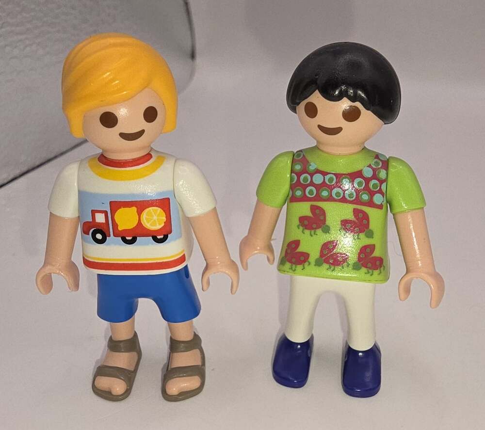 2 Playmobil Kids from sets 6841, 5265